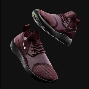 Nike LunarCharge Essential Maroon Running Sneakers